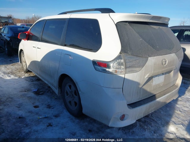 5TDXK3DC6FS610408 Toyota Sienna Se 8 Passenger