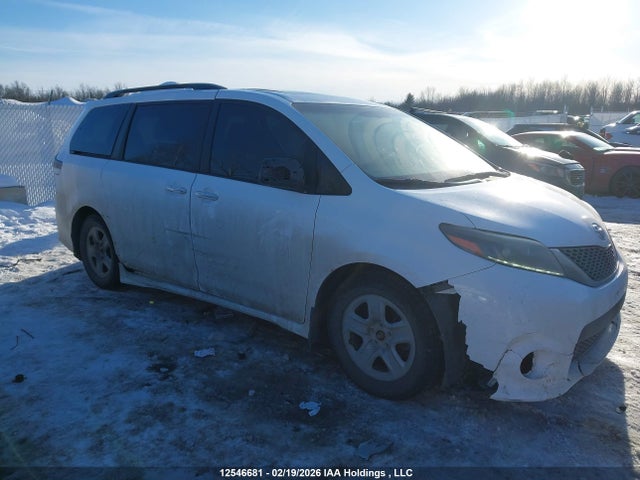 5TDXK3DC6FS610408 Toyota Sienna Se 8 Passenger