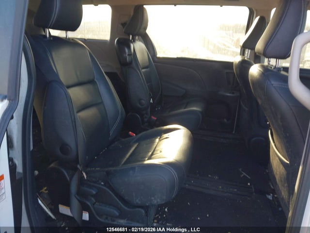 5TDXK3DC6FS610408 Toyota Sienna Se 8 Passenger