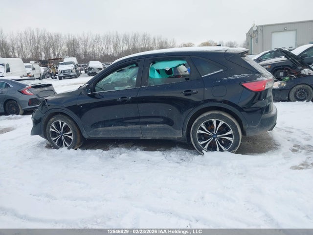 1FMCU9G6XNUB37362 Ford ESCAPE SE