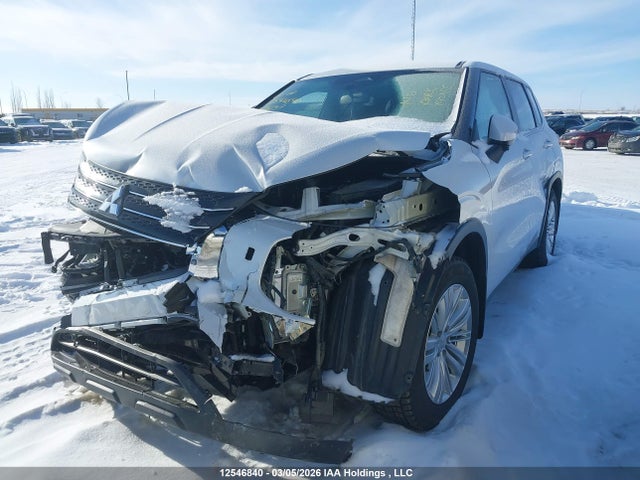 JA4J4UA82RZ626737 Mitsubishi Outlander Es