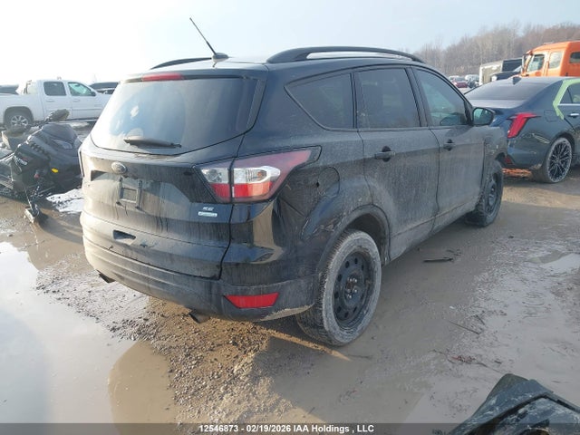 1FMCU0GDXJUC83135 Ford ESCAPE SE