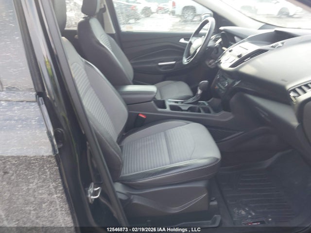1FMCU0GDXJUC83135 Ford ESCAPE SE
