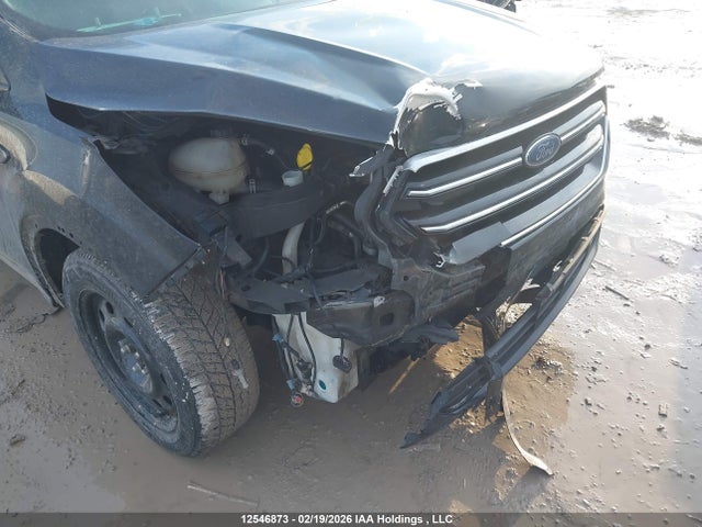 1FMCU0GDXJUC83135 Ford ESCAPE SE