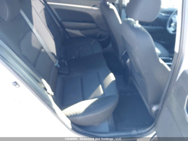 KMHD84LFXHU140560 Hyundai Elantra Se/value/limited