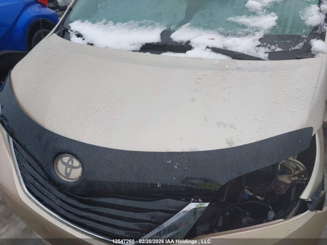 12547260 :رقم المزاد ، 5TDKK3DC9DS374327 vin ، 2013 Toyota Sienna Le مزاد بيع
