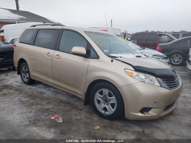 12547260 :رقم المزاد ، 5TDKK3DC9DS374327 vin ، 2013 Toyota Sienna Le مزاد بيع