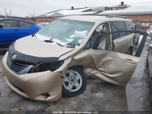 12547260 :رقم المزاد ، 5TDKK3DC9DS374327 vin ، 2013 Toyota Sienna Le مزاد بيع