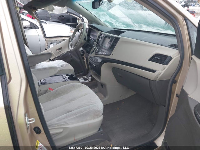 12547260 :رقم المزاد ، 5TDKK3DC9DS374327 vin ، 2013 Toyota Sienna Le مزاد بيع