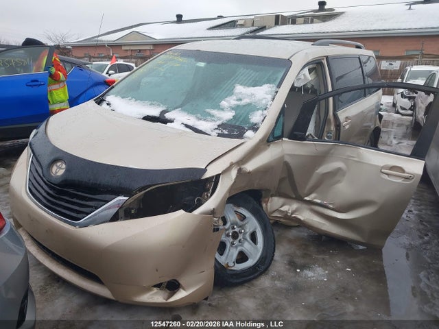 12547260 :رقم المزاد ، 5TDKK3DC9DS374327 vin ، 2013 Toyota Sienna Le مزاد بيع