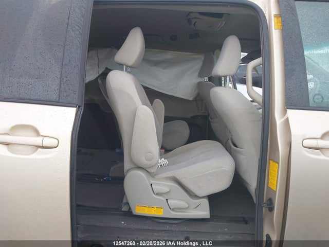 12547260 :رقم المزاد ، 5TDKK3DC9DS374327 vin ، 2013 Toyota Sienna Le مزاد بيع
