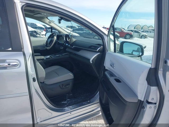 12547268 :رقم المزاد ، 5TDGRKEC3SS277616 vin ، 2025 Toyota Sienna Xle 8-passenger مزاد بيع