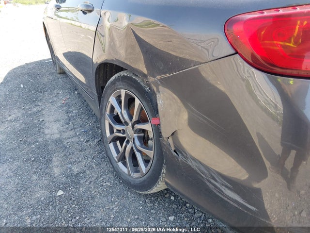 12547311 :رقم المزاد ، 1C3CCCFB2FN682457 vin ، 2015 Chrysler 200 Lx مزاد بيع