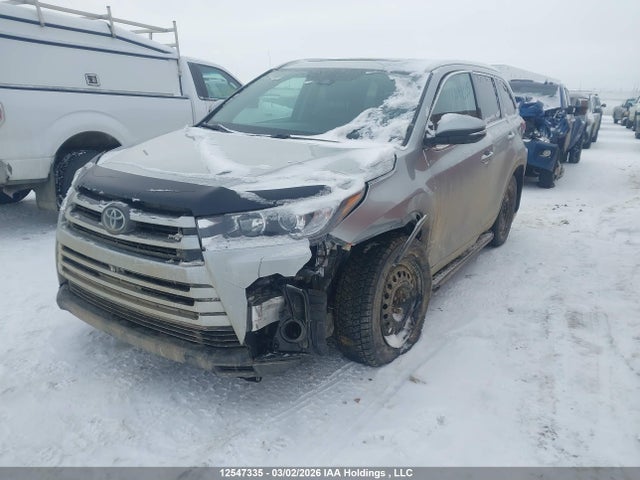 2017 Toyota Highlander Limited/ltd Platinum მანქანა იყიდება აუქციონზე, vin: 5TDDZRFH2HS440755, აუქციონის ნომერი: 12547335