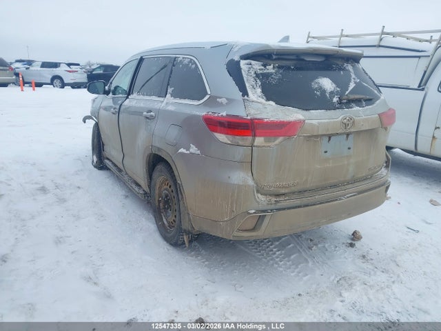 2017 Toyota Highlander Limited/ltd Platinum მანქანა იყიდება აუქციონზე, vin: 5TDDZRFH2HS440755, აუქციონის ნომერი: 12547335