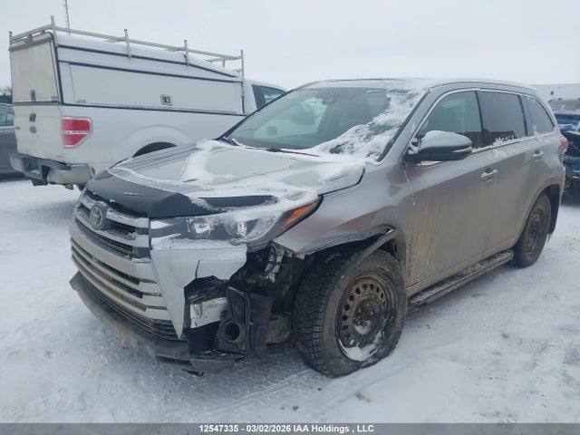 2017 Toyota Highlander Limited/ltd Platinum მანქანა იყიდება აუქციონზე, vin: 5TDDZRFH2HS440755, აუქციონის ნომერი: 12547335