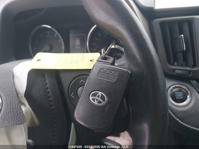 2T3RFREV2JW772785 Toyota Rav4 Adventure/xle