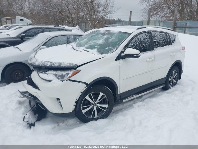 2T3RFREV2JW772785 Toyota Rav4 Adventure/xle