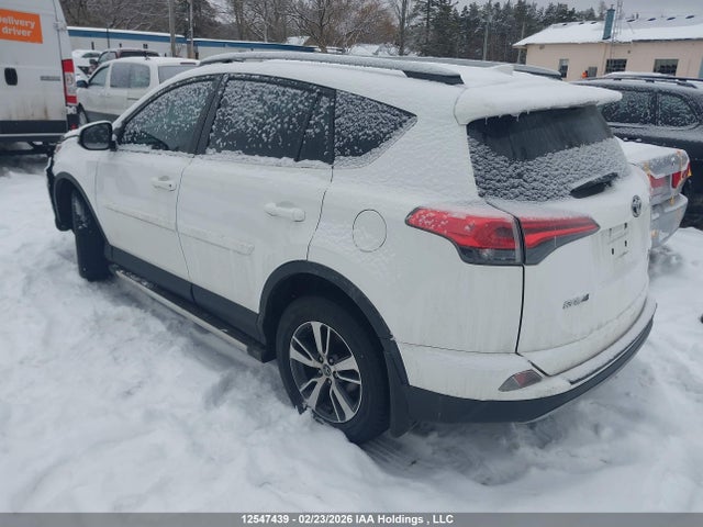 2T3RFREV2JW772785 Toyota Rav4 Adventure/xle