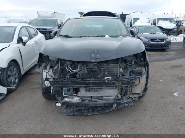 JN1BJ1CR3JW283176 Nissan Qashqai S/sl/sv