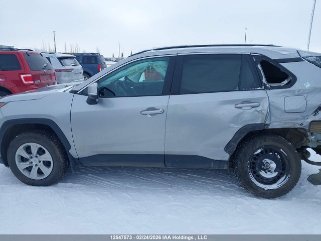 12547573 :رقم المزاد ، 2T3B1RFV1MC213958 vin ، 2021 Toyota Rav4 Le مزاد بيع