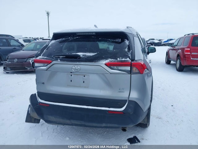 12547573 :رقم المزاد ، 2T3B1RFV1MC213958 vin ، 2021 Toyota Rav4 Le مزاد بيع