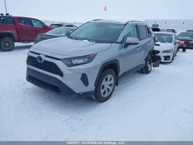 12547573 :رقم المزاد ، 2T3B1RFV1MC213958 vin ، 2021 Toyota Rav4 Le مزاد بيع