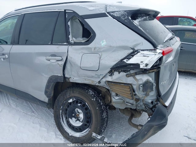 12547573 :رقم المزاد ، 2T3B1RFV1MC213958 vin ، 2021 Toyota Rav4 Le مزاد بيع
