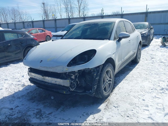 Porsche Macan 2018 WP1AA2A58JLB11613 Image 2