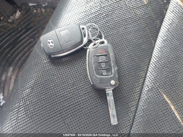 KM8J3CA26HU411674 Hyundai TUCSON SE