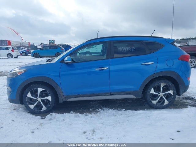 KM8J3CA26HU411674 Hyundai TUCSON SE