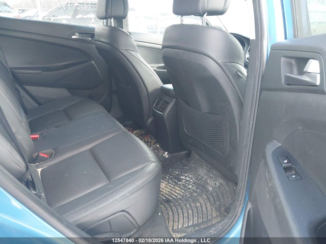 KM8J3CA26HU411674 Hyundai TUCSON SE
