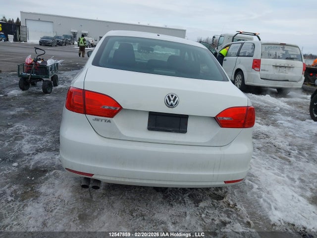 3VW2K7AJ5EM408854 Volkswagen Jetta 2.0l Trendline+
