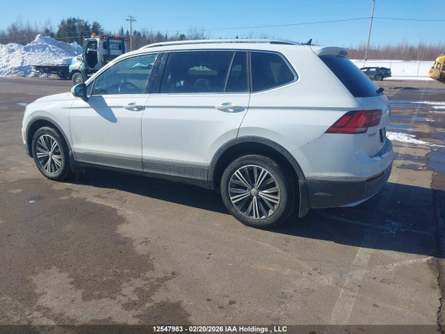 Продажа на аукционе авто 2018 Volkswagen Tiguan Highline, vin: 3VV4B7AX8JM197077, номер лота: 12547983