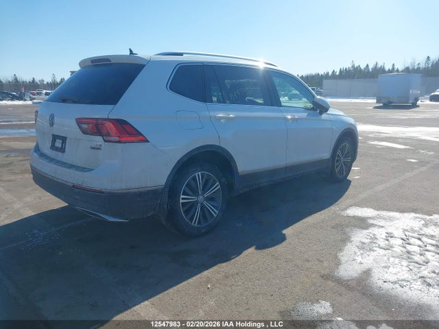 Продажа на аукционе авто 2018 Volkswagen Tiguan Highline, vin: 3VV4B7AX8JM197077, номер лота: 12547983