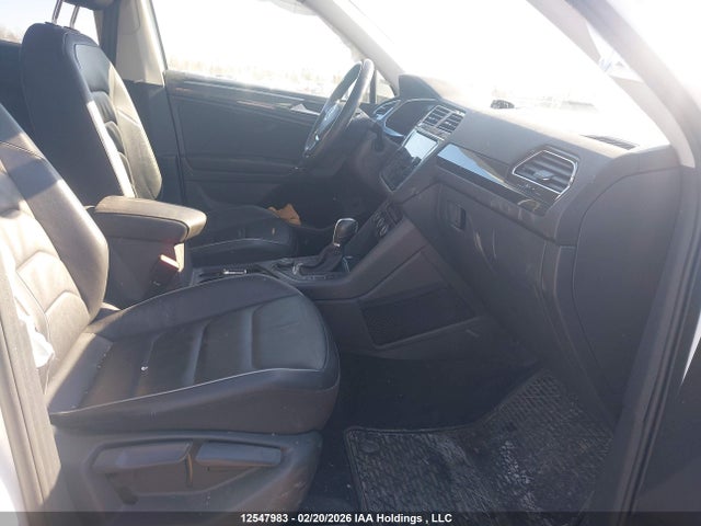Продажа на аукционе авто 2018 Volkswagen Tiguan Highline, vin: 3VV4B7AX8JM197077, номер лота: 12547983
