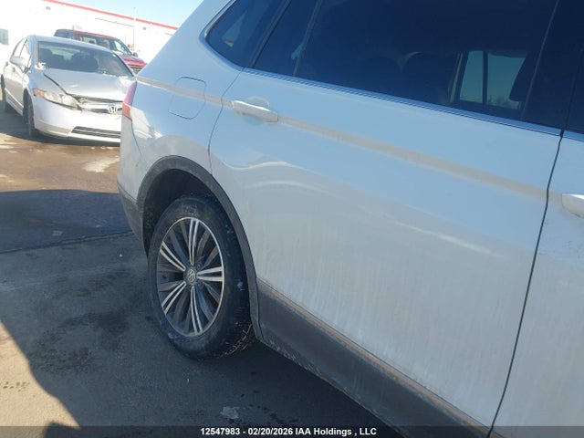 Продажа на аукционе авто 2018 Volkswagen Tiguan Highline, vin: 3VV4B7AX8JM197077, номер лота: 12547983