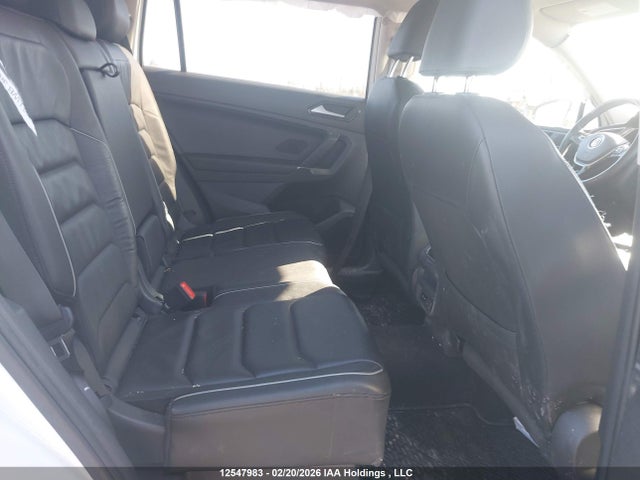 Продажа на аукционе авто 2018 Volkswagen Tiguan Highline, vin: 3VV4B7AX8JM197077, номер лота: 12547983