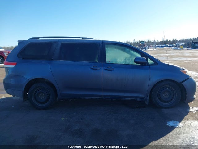 5TDKK3DC9ES418778 Toyota Sienna Le V6