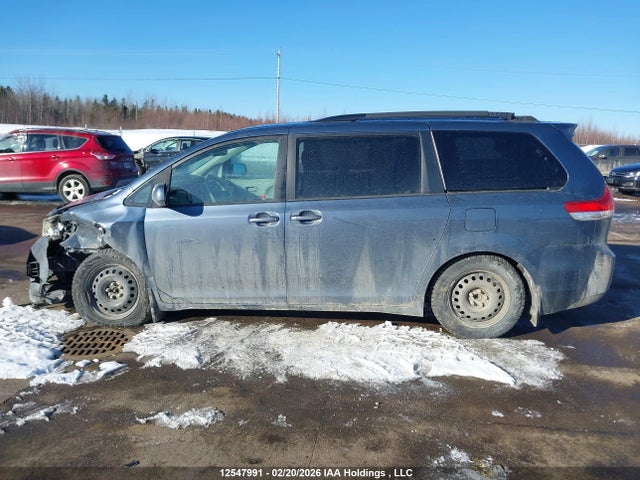 5TDKK3DC9ES418778 Toyota Sienna Le V6