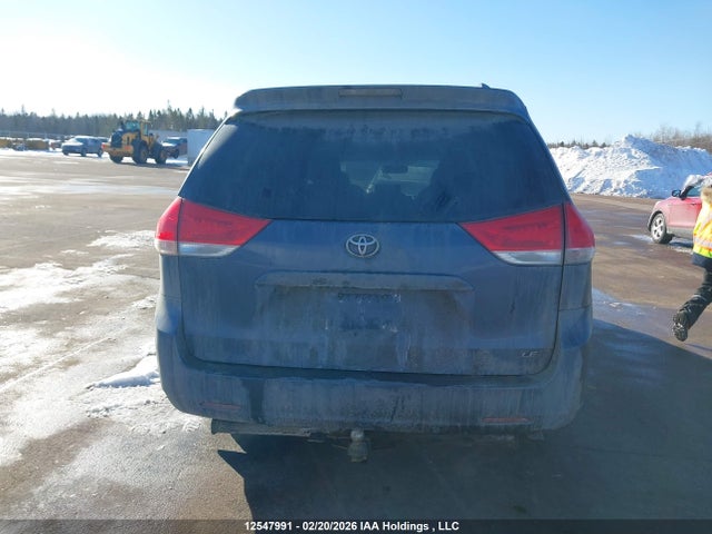 5TDKK3DC9ES418778 Toyota Sienna Le V6