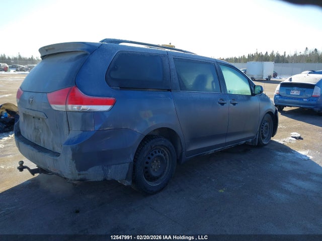5TDKK3DC9ES418778 Toyota Sienna Le V6