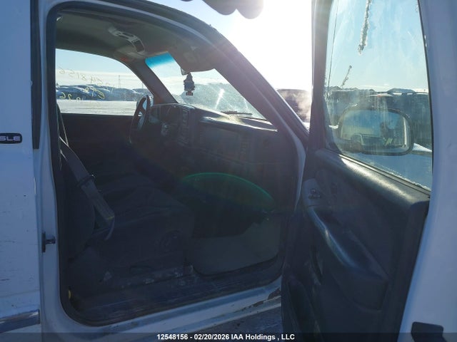 12548156 :رقم المزاد ، 1GTEC14V3YE321425 vin ، 2000 Gmc New Sierra C1500 مزاد بيع
