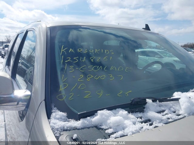 2013 Cadillac Escalade Hybrid მანქანა იყიდება აუქციონზე, vin: 1GYS4FEJ8DR284037, აუქციონის ნომერი: 12548261