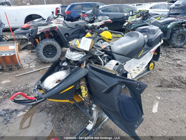 12548282 :رقم المزاد ، 2BPS286104V000102 vin ، 2004 Skidoo Skidoo. مزاد بيع