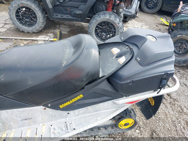 12548282 :رقم المزاد ، 2BPS286104V000102 vin ، 2004 Skidoo Skidoo. مزاد بيع