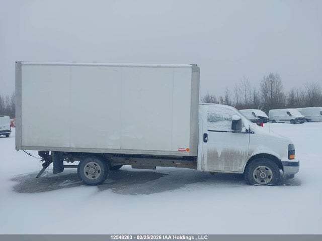 1GD07SF7XM1192289 GMC Savana Cutaway Work Van