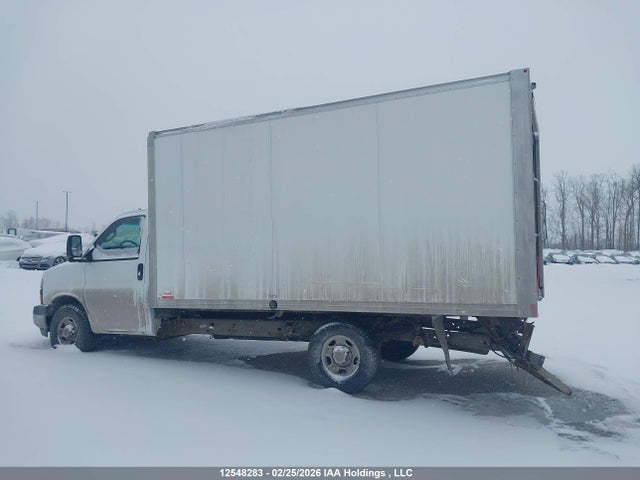 1GD07SF7XM1192289 GMC Savana Cutaway Work Van