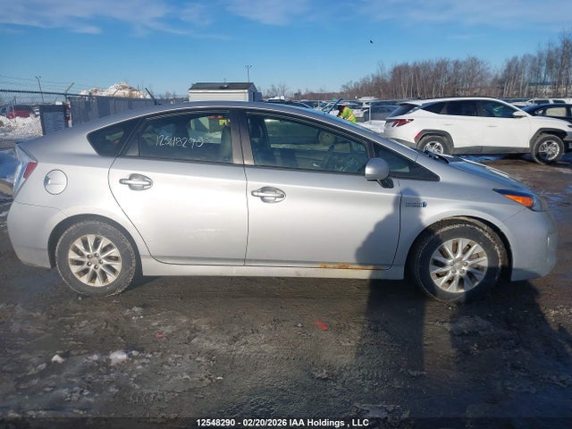 2014 Toyota Prius Plug-in მანქანა იყიდება აუქციონზე, vin: JTDKN3DP4E3063532, აუქციონის ნომერი: 12548290
