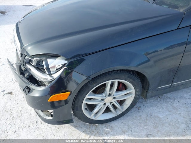 2013 Mercedes-benz C 300 4matic მანქანა იყიდება აუქციონზე, vin: WDDGF8AB1DA842170, აუქციონის ნომერი: 12548429